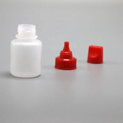 Op maat gemarkeerde 12 ml LDPE Squeeze Eye Dropper flessen voor farmaceutische producten bij GMP Company